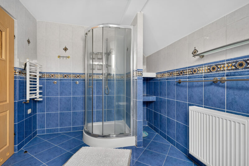 Mierzyn dom wolnostojący 285 m2 na działce 680 m2.