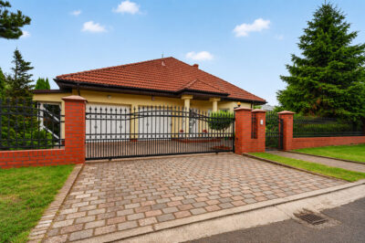 Mierzyn dom wolnostojący 285 m2 na działce 680 m2.