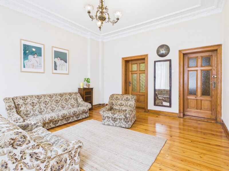101m2 ul. Łokietka, I piętro, odnowiona kamienica