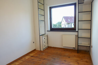 Pół bliźniaka, 2 garaże, basen, działka 613 m2,