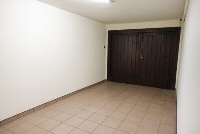 Pół bliźniaka, 2 garaże, basen, działka 613 m2,