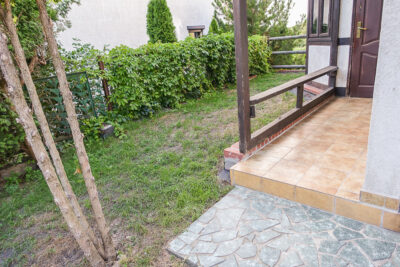 Pół bliźniaka, 2 garaże, basen, działka 613 m2,