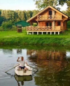 Siedlisko z domem z bali i własnym stawem