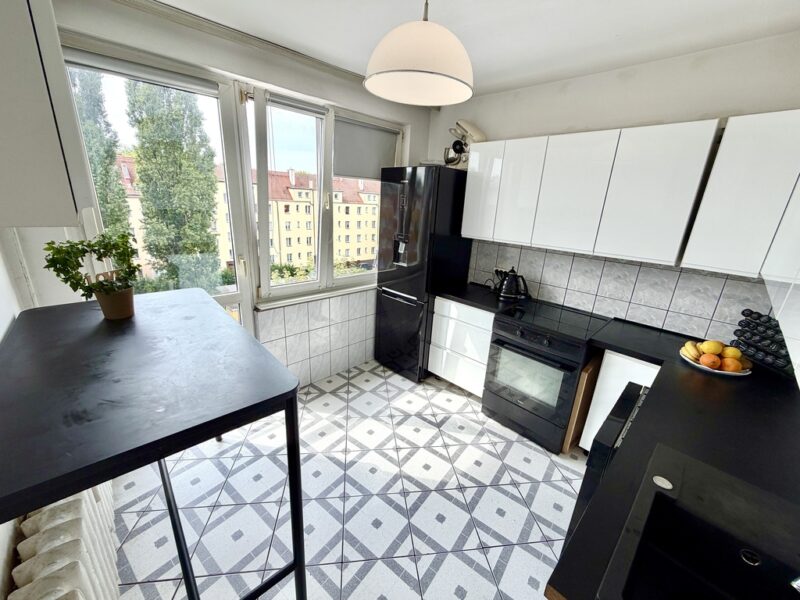 Centrum, 2 pokoje, balkon, piwnica