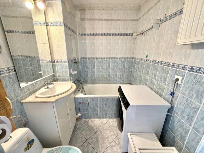 Centrum, 2 pokoje, balkon, piwnica