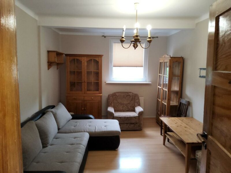 Wynajmę 2 pokoje z ogródkiem.