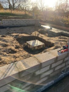 Atrakcyjna działka w Ińsku .Rozpoczętą budową Domu