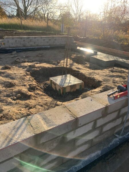 Atrakcyjna działka w Ińsku .Rozpoczętą budową Domu