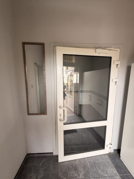 Lokal usługowy z wejściem z ulicy | Koralowa