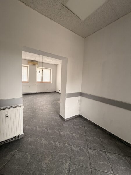 Lokal usługowy z wejściem z ulicy | Koralowa