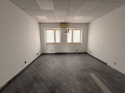 Lokal usługowy z wejściem z ulicy | Koralowa