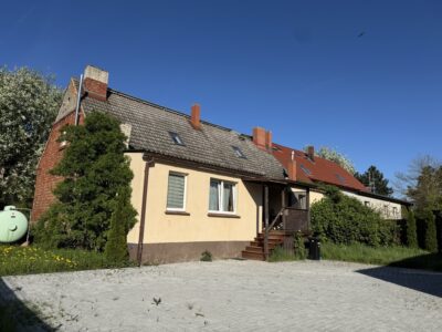 Dom w Niemczech, blisko granicy.