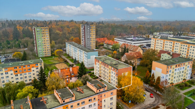 Stylowe kawalerka z osobną kuchnią.