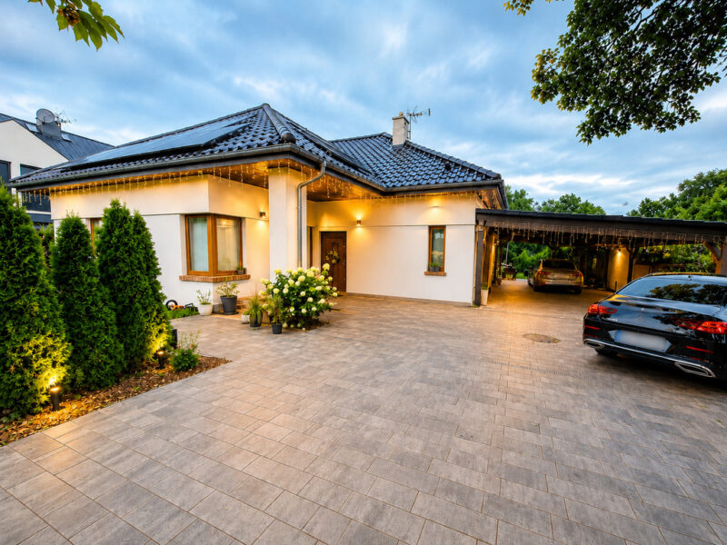 Tanowo wolnostojący dom 263m2 6 pokoi dz. 947m2