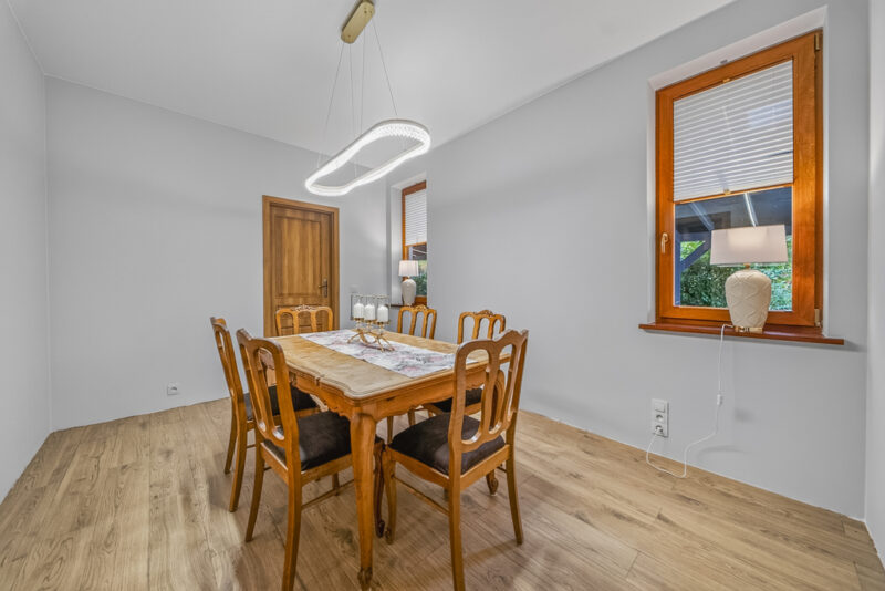 Tanowo wolnostojący dom 263m2 6 pokoi dz. 947m2