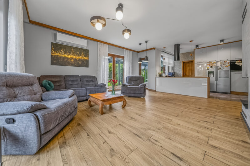 Tanowo wolnostojący dom 263m2 6 pokoi dz. 947m2