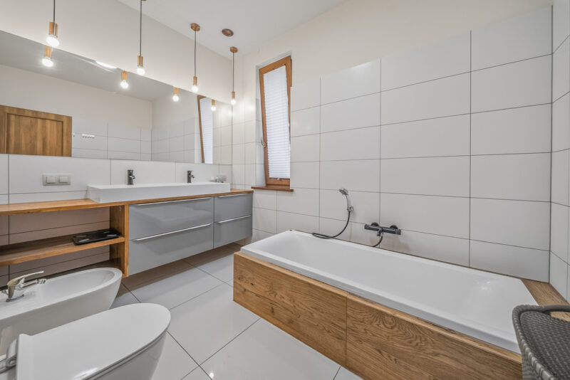 Tanowo wolnostojący dom 263m2 6 pokoi dz. 947m2