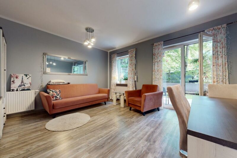 Apartament z ogródkiem i parkingiem os. Poziomkowe