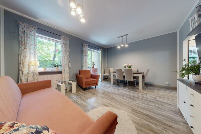 Apartament z ogródkiem i parkingiem os. Poziomkowe