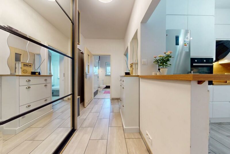 Apartament z ogródkiem i parkingiem os. Poziomkowe