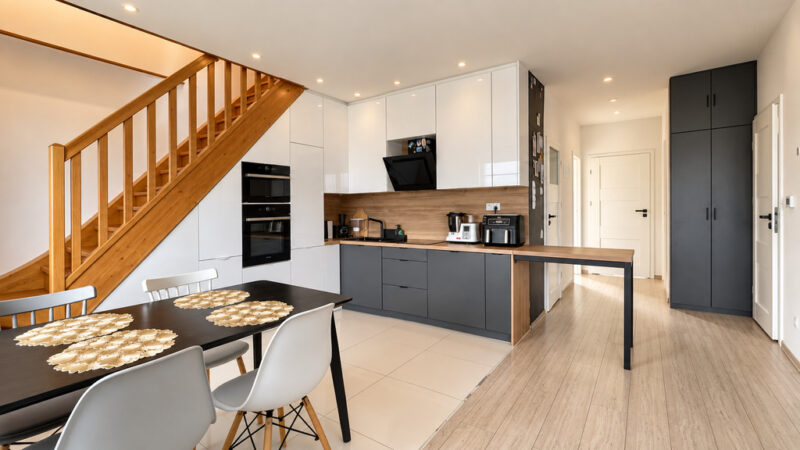DOM W ZABUDOWIE BLIŹNIACZEJ | 87,27 m² | 559 m²