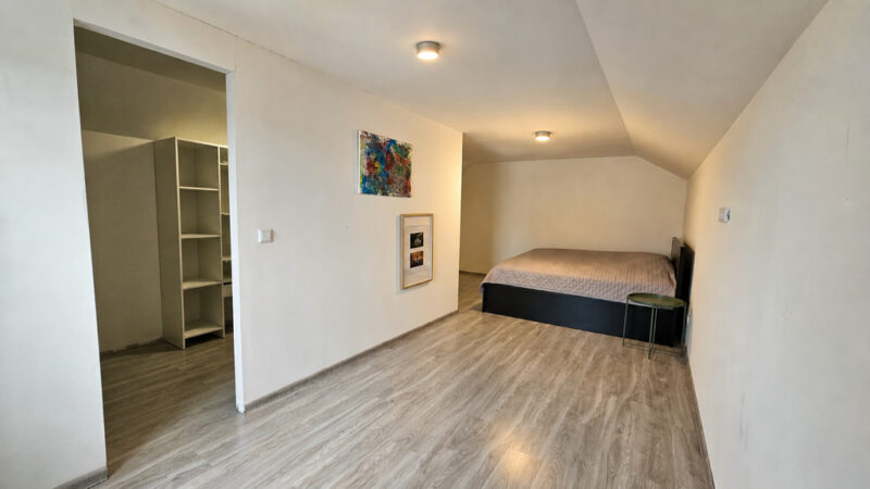 DOM W ZABUDOWIE BLIŹNIACZEJ | 87,27 m² | 559 m²