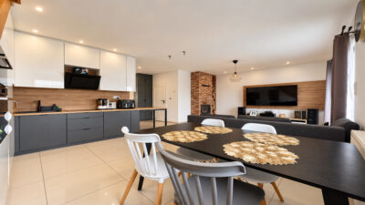 DOM W ZABUDOWIE BLIŹNIACZEJ | 87,27 m² | 559 m²