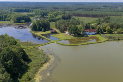 Pięknie położony Gościniec ze stawami rybnymi!!!