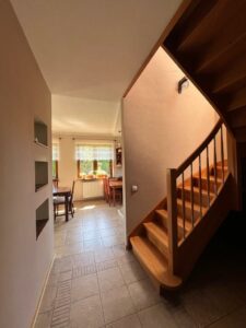 Dom w Dobrej 148 m2 – przestrzeń i prywatność