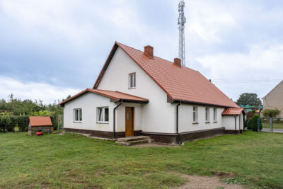 Dom wolnostojący na działce 7900 m2 w Słodkowie.