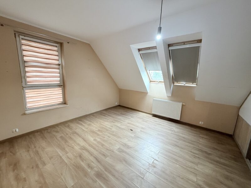 Przecław 3 pokojowe na I piętro, balkon, cegła