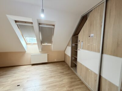 Przecław 3 pokojowe na I piętro, balkon, cegła