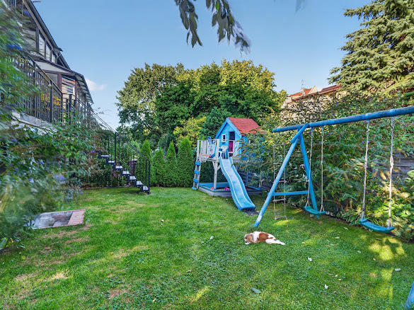 SKRAJNY SZEREGOWIEC 184 m² -DZIAŁKA 316 m² |