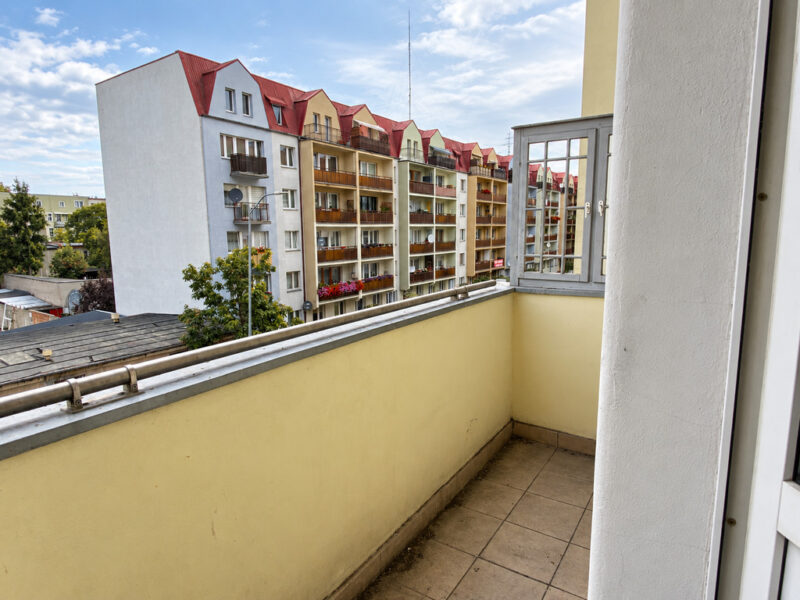 2 pokoje z balkonem do kapitalnego remontu