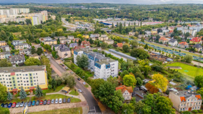Rozkładowe 4 pokoje z oddzielna kuchnią, balkon.