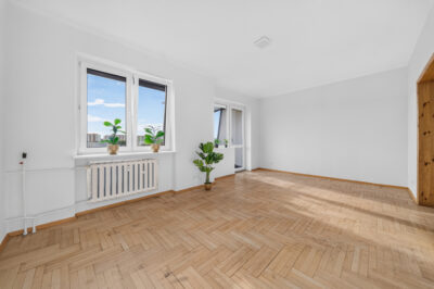 Rozkładowe 4 pokoje z oddzielna kuchnią, balkon.
