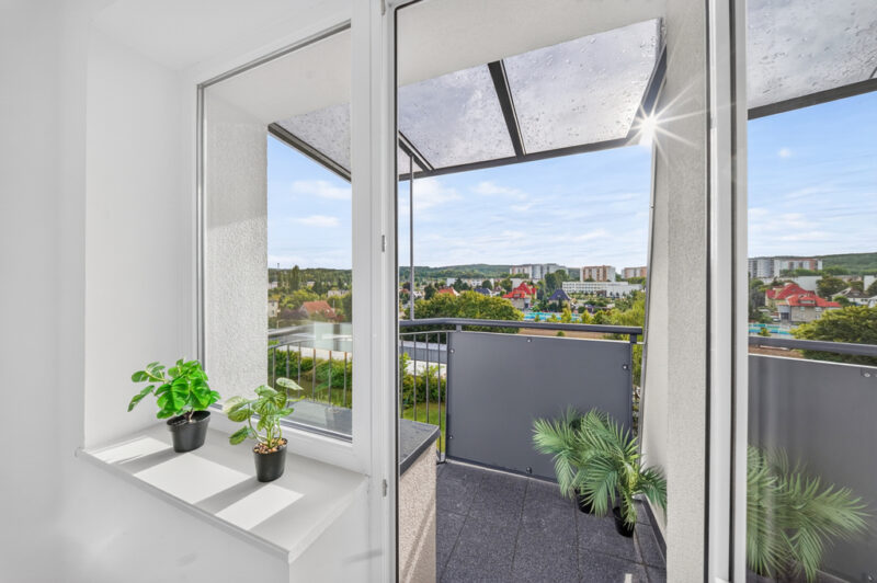 Rozkładowe 4 pokoje z oddzielna kuchnią, balkon.
