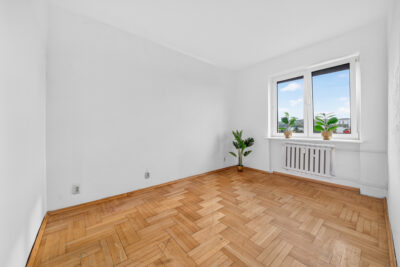 Rozkładowe 4 pokoje z oddzielna kuchnią, balkon.
