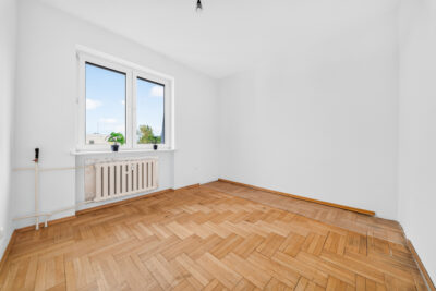 Rozkładowe 4 pokoje z oddzielna kuchnią, balkon.