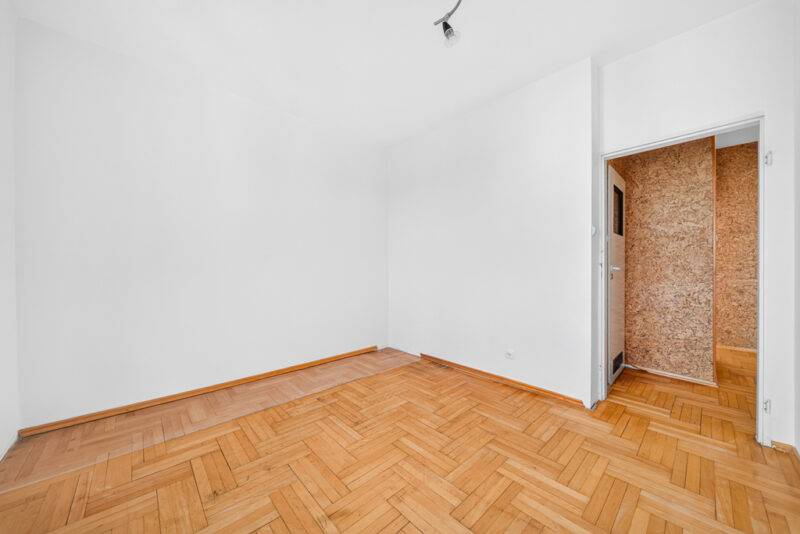 Rozkładowe 4 pokoje z oddzielna kuchnią, balkon.