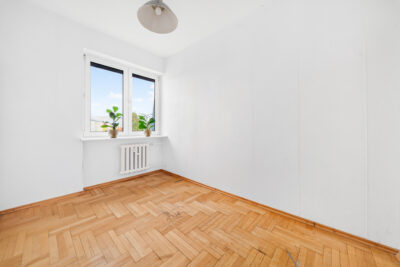Rozkładowe 4 pokoje z oddzielna kuchnią, balkon.