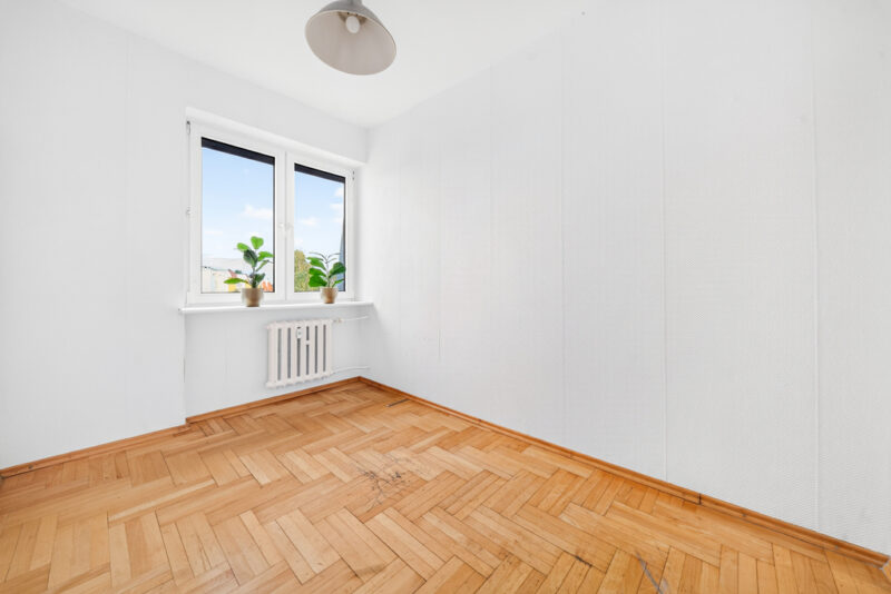 Rozkładowe 4 pokoje z oddzielna kuchnią, balkon.