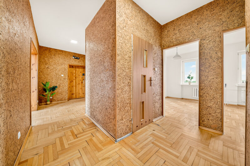 Rozkładowe 4 pokoje z oddzielna kuchnią, balkon.