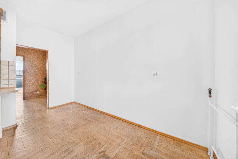Rozkładowe 4 pokoje z oddzielna kuchnią, balkon.