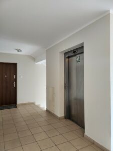 Mieszkanie 3 pokojowe z balkonem, windą i garażem