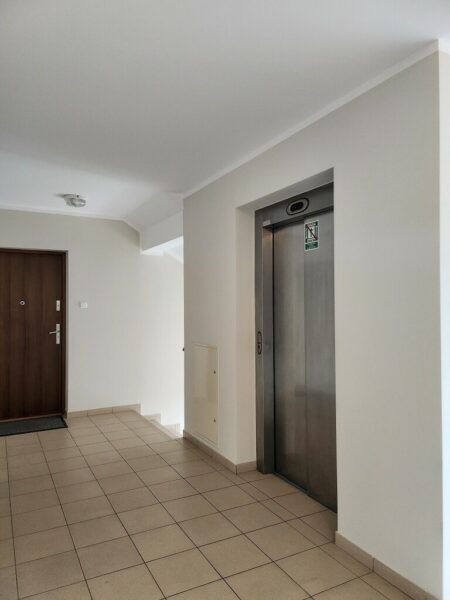 Mieszkanie 3 pokojowe z balkonem, windą i garażem