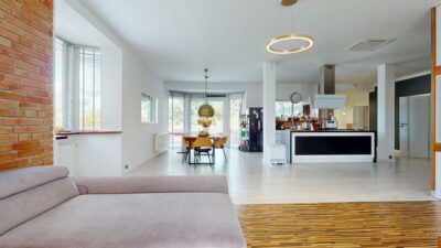 Dom 250 m² z garażem i działką inwestycyjną 2,36 h