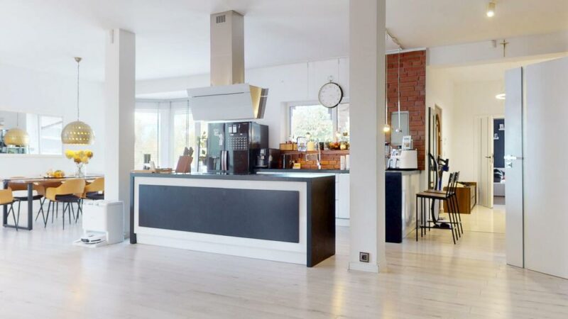 Dom 250 m² z garażem i działką inwestycyjną 2,36 h