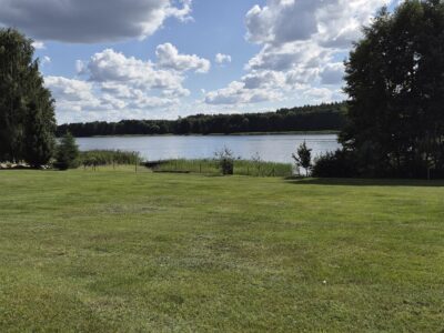 Działka z domem i bezpośrednim dostępem do jeziora – ponad 6000 m²,