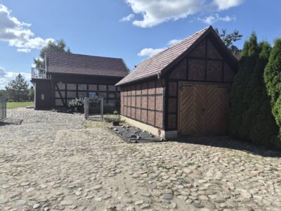 Działka z domem i bezpośrednim dostępem do jeziora – ponad 6000 m²,